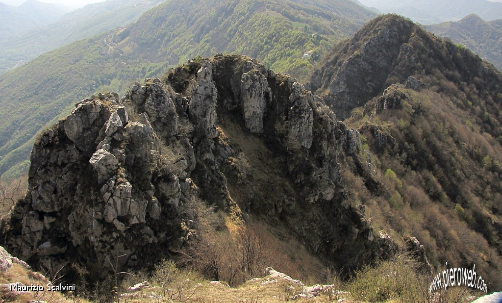 22 Le tormentate coste del Monte Ocone..JPG